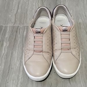 Kizik Women Miami size 6.5 Taupe